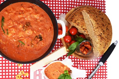 מרק קרם עגבניות עם טרטוליני